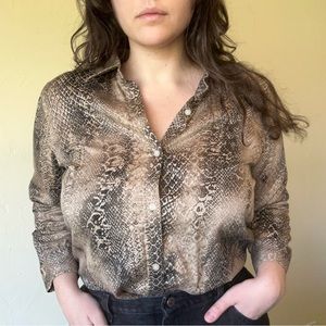 Snake skin print Lauren by Ralph Lauren mob wife button down blouse🐍